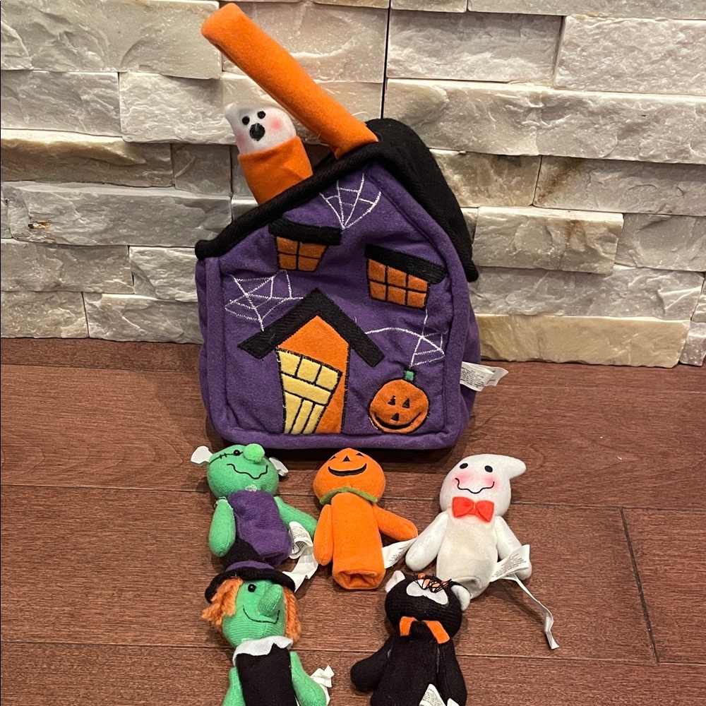 Halloween Plush House with Finger Puppet Characters